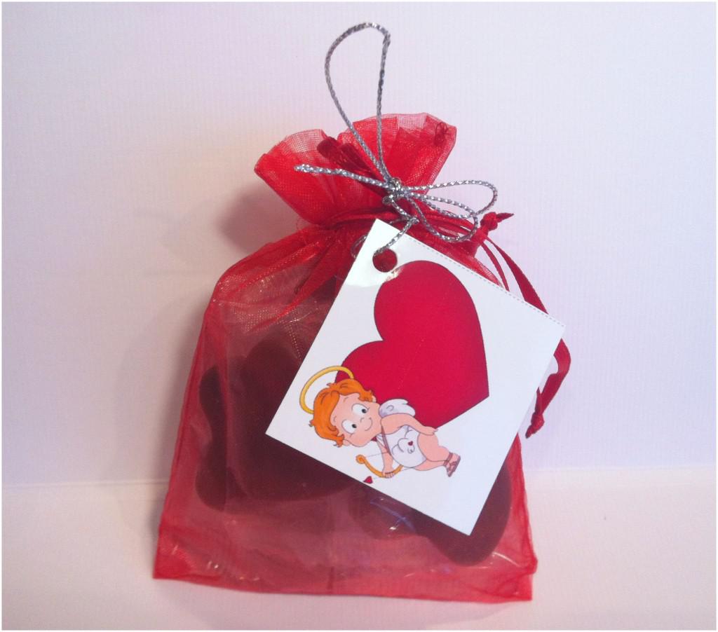 Комплект 6 шоколадови сърца в органза – Романтично признание
