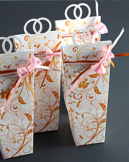 Кутийка за сватбено подаръче с панделка