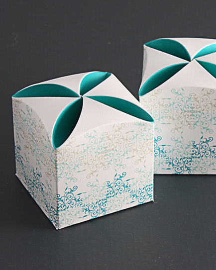 Кутийка за сватбено подаръче в зелено