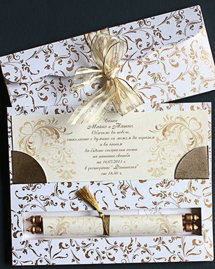 Луксозна сватбена покана със златни орнаменти