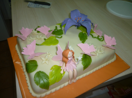 Торта с малка фея, пеперуди и цветя