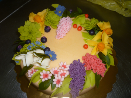 Торта с пролетни цветя