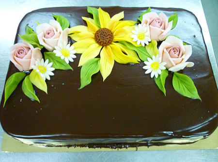 Празнична торта с Рози и слънчоглед